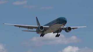 TXL 2015.07.20 B772 HVN VN-A146 landing 26R