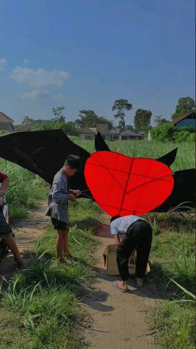 Layangan Love Raksasa Jj