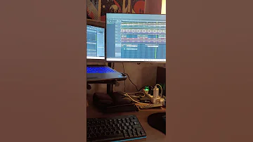 کارا وقتی داره پخت و پز میشه 