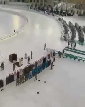 Mishary Al afasy craying pray time in Makkah