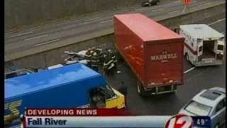 Accident on 195 sends 3 to hospital