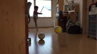 こうすけサッカーボール蹴る（スロー再生）Kicking a soccer ball Kosuke (slow playback) screenshot 2
