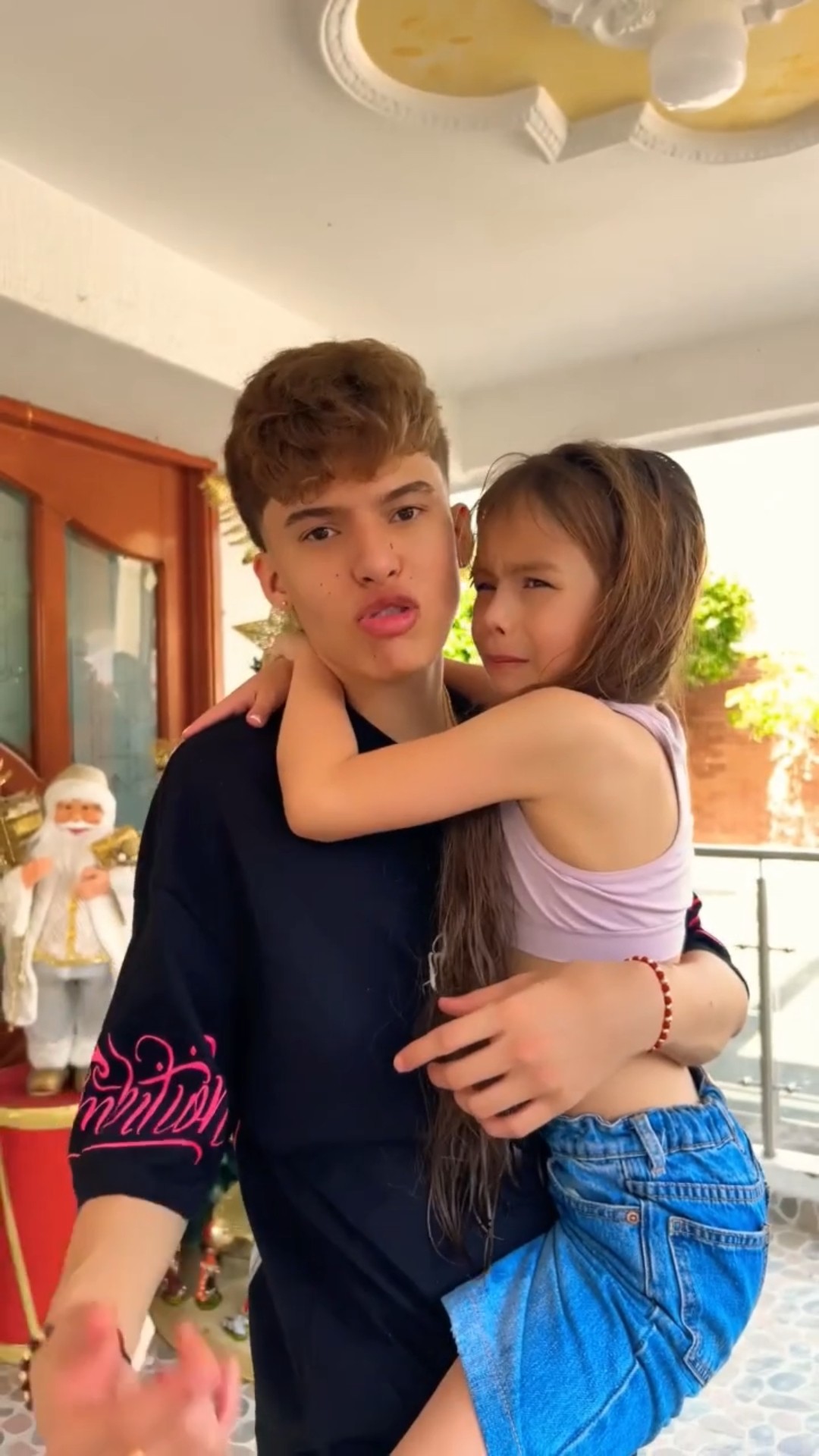 VECINA POR QUÉ ME LE PEGÓ A MI HIJO ??#humor #cosasdefamilia #comedia #fypyoutube #chiste