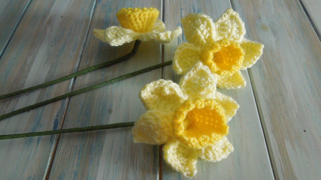 crochet) How To Crochet a Daffodil - Yarn Scrap Friday - YouTube