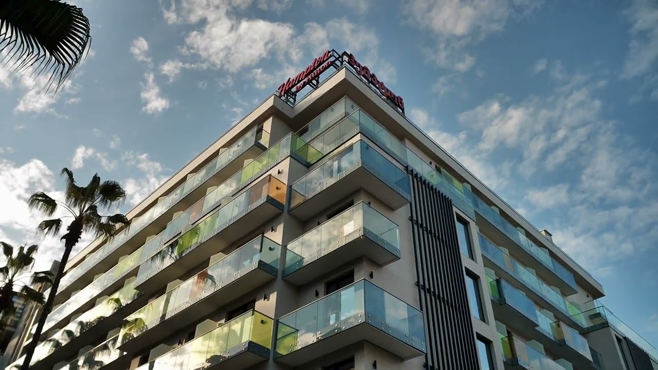 2025.12.08 Батуми. Пересечение улиц Шота Руставели и Нодар Думбадзе. Видео №08