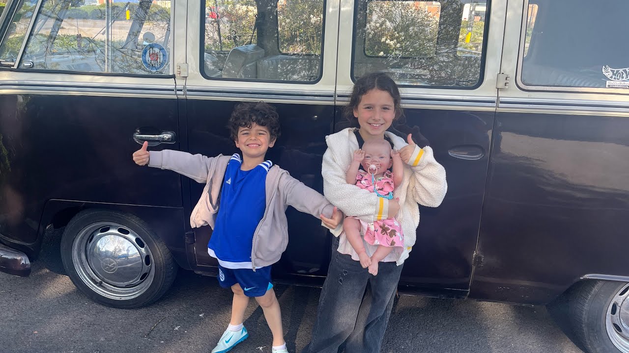 TEAM ELVIS GO FOR A DRIVE IN 1967 VW SPLITSCREEN CLASSIC CAMPERVAN