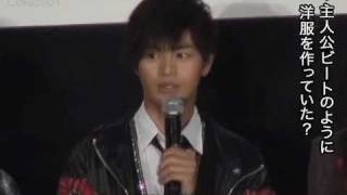 瀬戸康史らイケメン俳優陣がスカート姿で登壇、監督もはきたかった!?