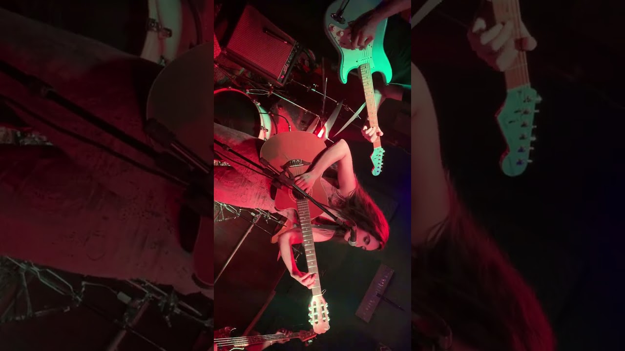 LAURA JANUSSI ao vivo no maquinaria 05_12_25 com Max; Brum e Cordeiro  B