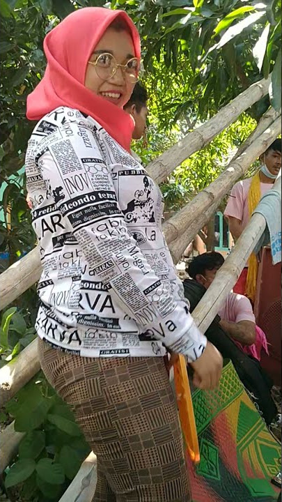 GOYANG ITIK  short