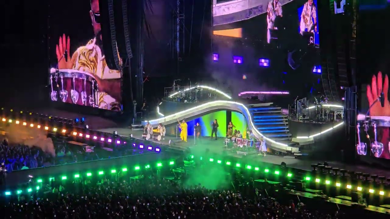 DUA LIPA feat Carlinhos Brown - Magalenha - Radical Optimism Tour 2025 - São Paulo - Brazil 