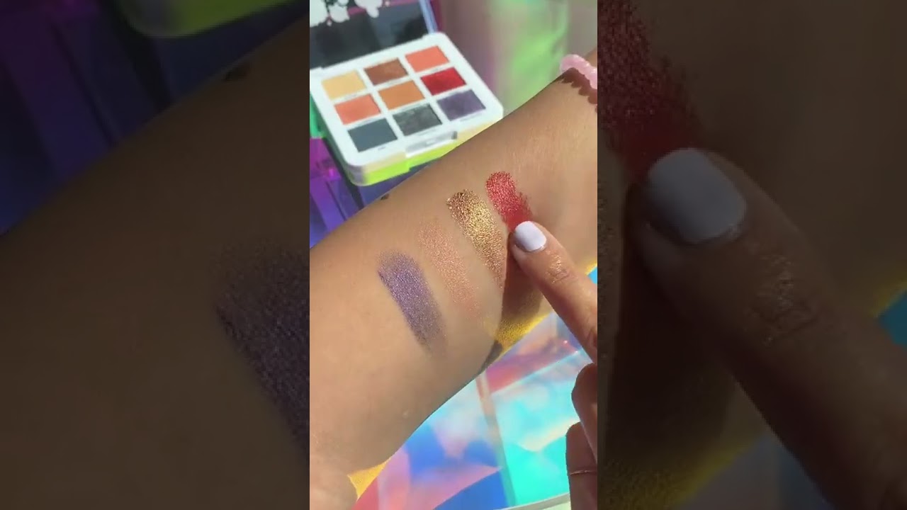 unboxing and swatches of the BT21 and @thecremeshop Universtop Pop Eyeshadow Palette 💜 