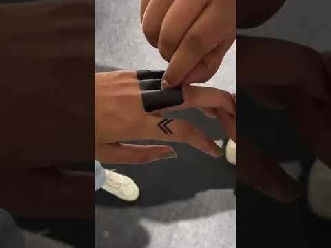 تاتو مؤقت بمواد طبيعية 