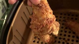 HOW TO USE AN AIR FRYER | CRISPY CHICKEN WINGS WITH A AIR FRYER