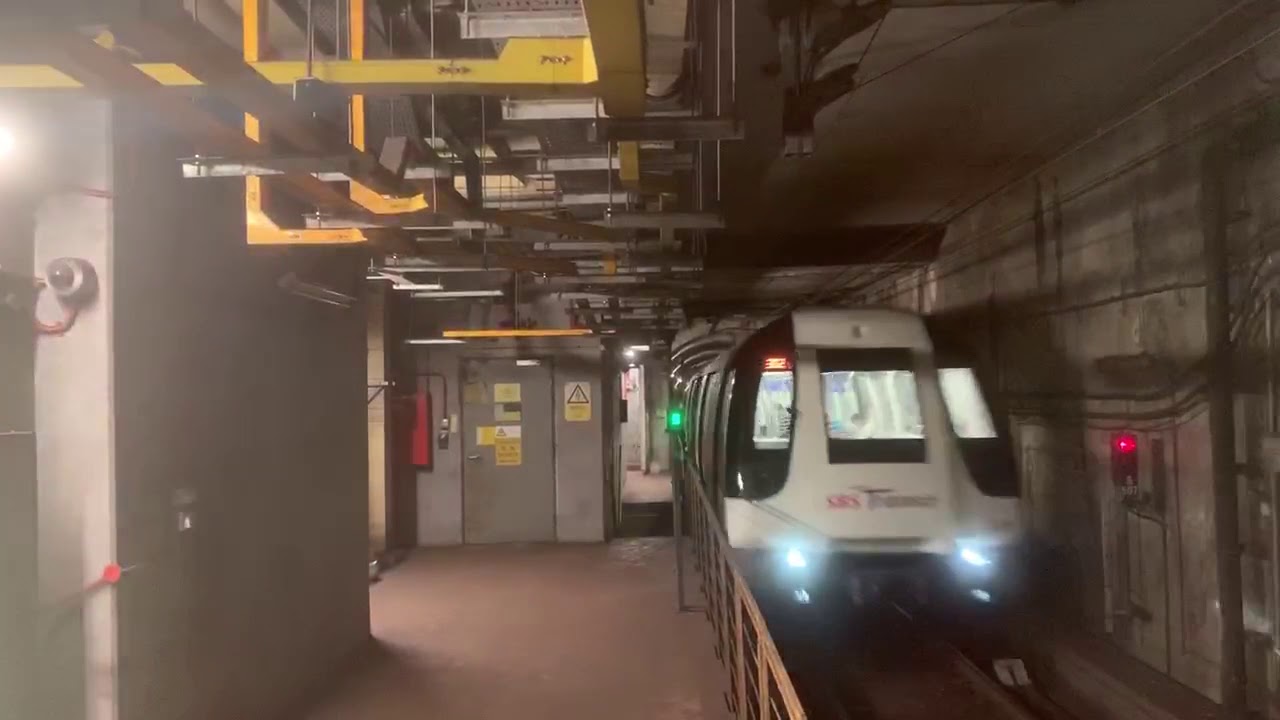 SBS Transit NEL Alstom Metropolis C751C [7079/7080] arriving Serangoon ...