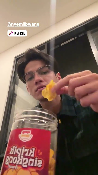 Download lagu Finally Adzando Davema appeared guys while promoting his friend's business #adzando #entertainmen...