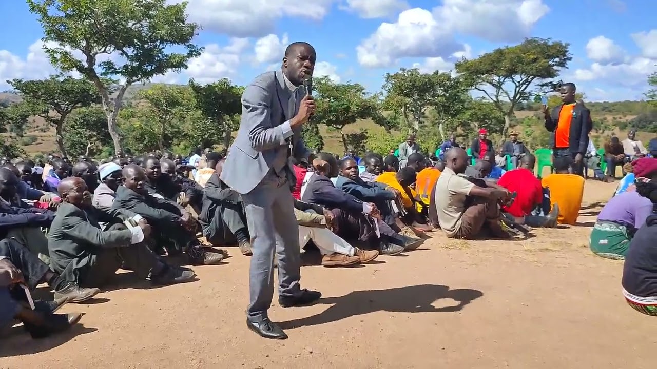 Rev. Alexander Kambiri preaching at the funeral service in Chibanzi Dowa.