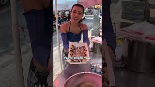 Honest Thai Roti Lady Gets a Reward 💰 🇹🇭