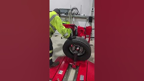 Tire machine for semi truck tires remove and replace in 30 seconds