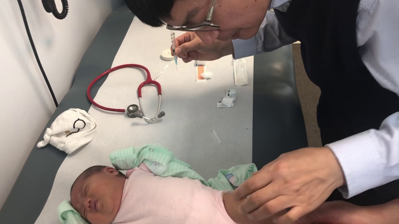 宝宝第一次打针乙肝疫苗 Baby Aimee’s reaction to her first hep B vaccine shot