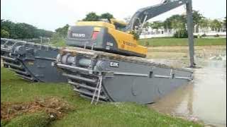 EIK Volvo EC210 Swamp Excavator Unloading from Trailer