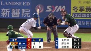 20131015 CPBL 獅VS猿 5下 郭修延盜壘被抓到結束5局下 李風華偷偷笑