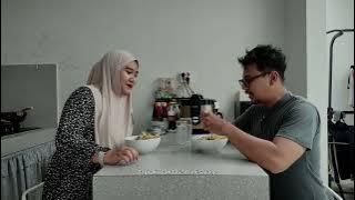 THE MOMENT WHEN DAD COMES HOME FROM WORK