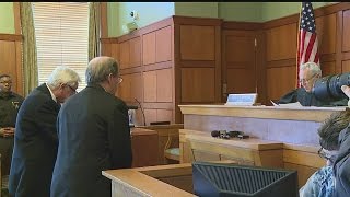 Former Hubbard mayor sentenced to prison for raping child