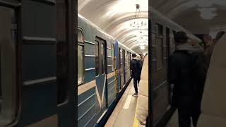 Прибытие и отправление 81-502/501(Ема502/Ем501) со станции «Пушкинская»