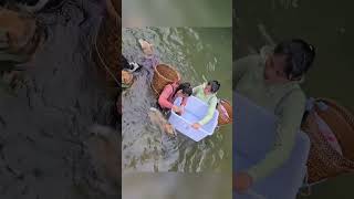 🐕🐐 Unexpected Fishing Team Catches Huge Fish in Deep Water!