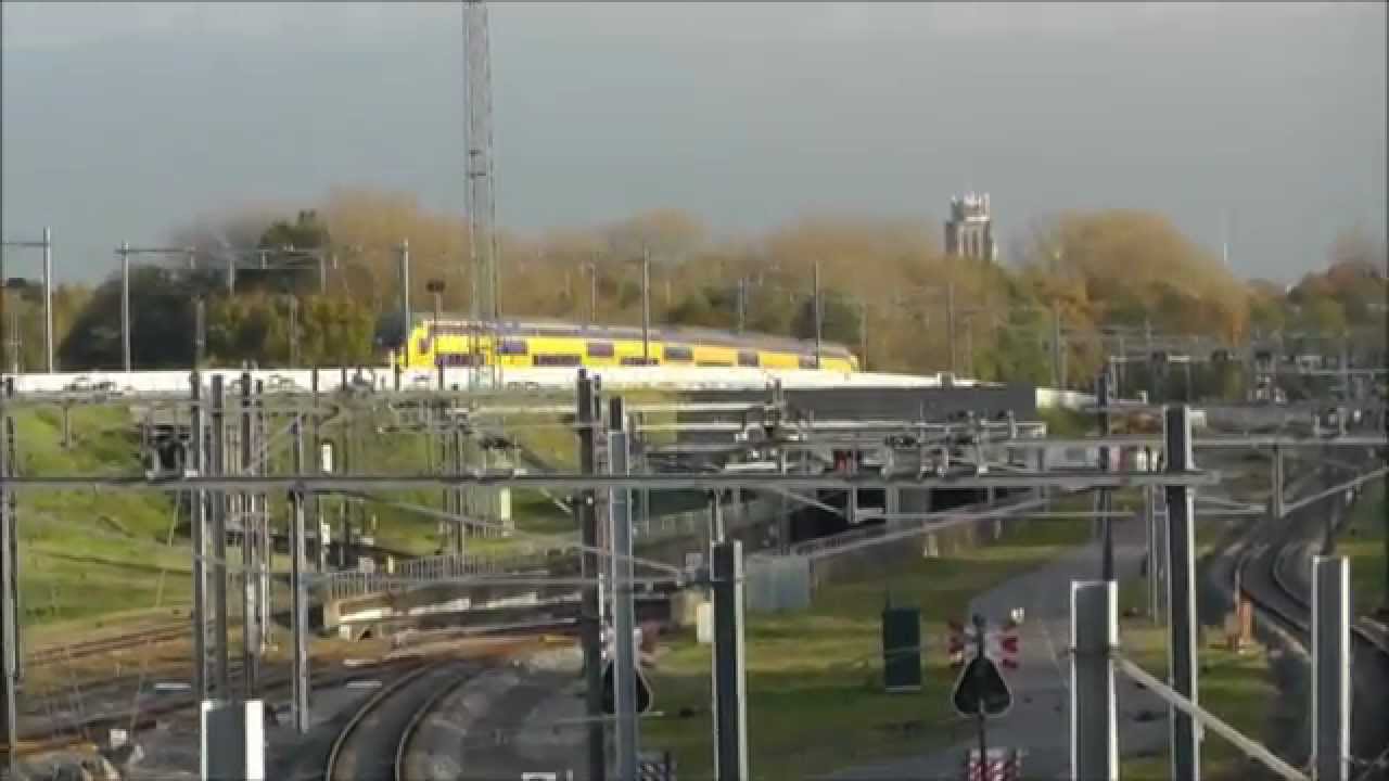 VIRM 8614, DoubleDeck 6 coach EMU passing railyard Kijfhoek to Rotterdam, 5 nov 2012