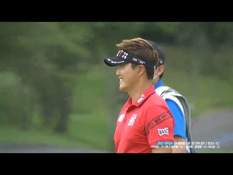 [2021 <strong>KPGA</strong>]2R_나이스 버디! 버디 성공 후 건치미소 보이는 이태희!|<strong>SK</strong> 텔레콤 오픈