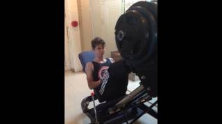 230KG X8 (506 lbs) leg press by 14 year old bodybuilder