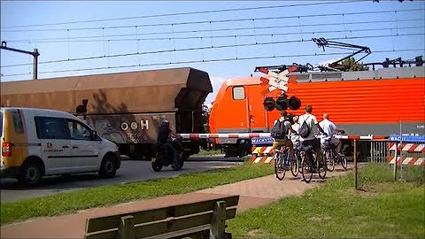 Spoorwegovergang Berkel-Enschot // Dutch railroad crossing