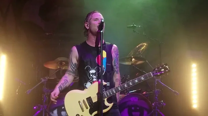 Stone Sour dedica a Chester Bennington  Through Glass - Mansfield, MA - Julio 20, 2017