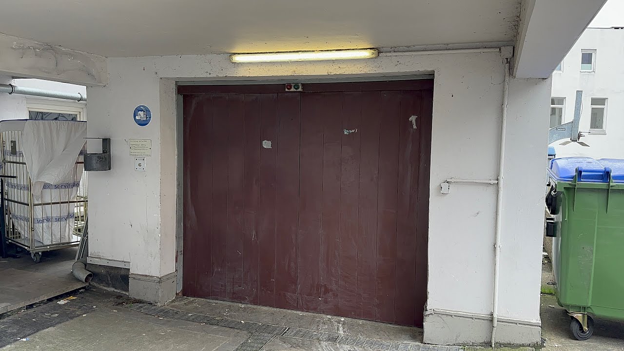 i.A.O PKW-Aufzug (Hamburg) a&o Hostel Reeperbahn