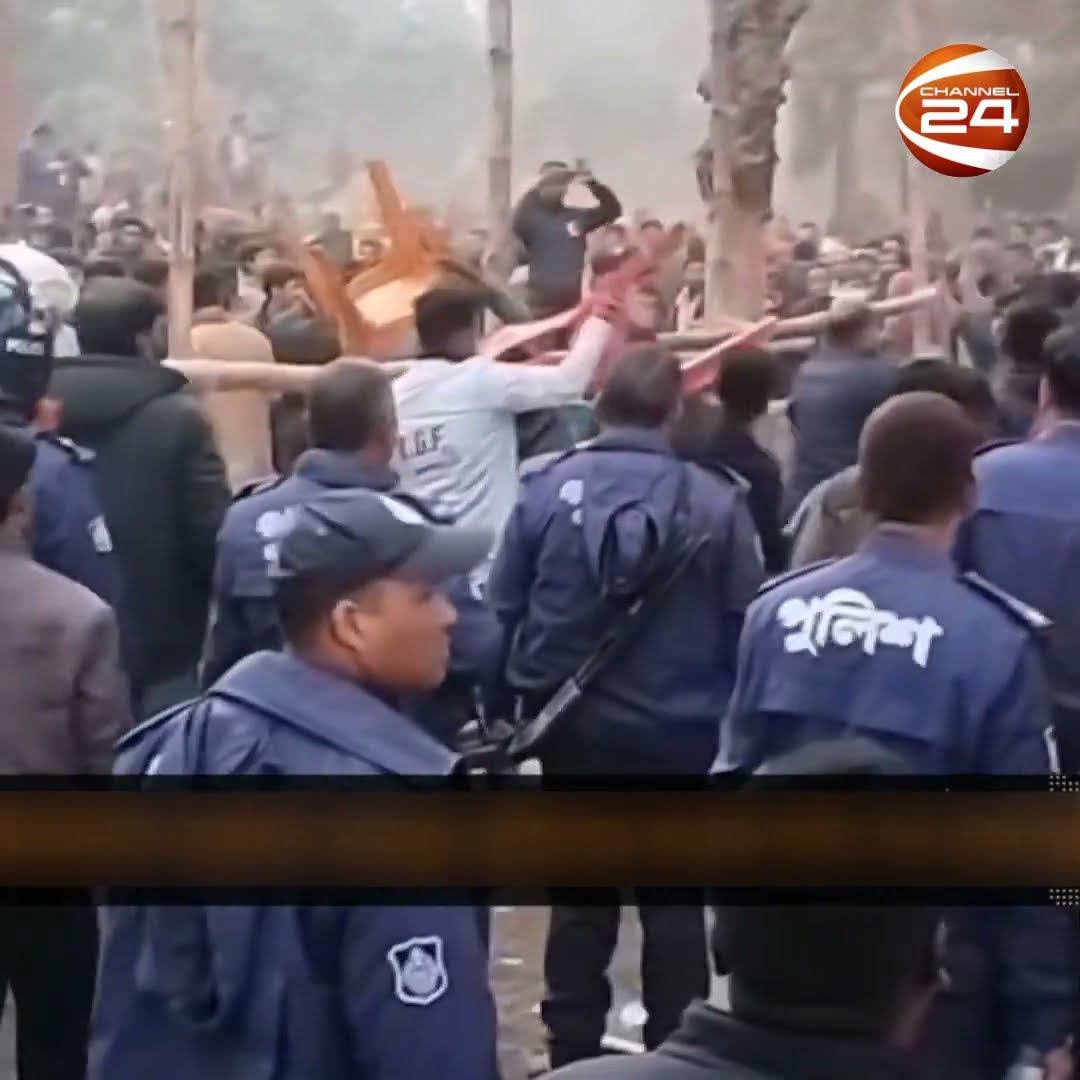 জনপ্রিয় ম্যাগাজিন অনুষ্ঠান ইত্যাদিতে চেয়ারে বসা নিয়ে ভাংচুর ও মারামারি
