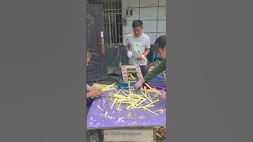A machine for quickly peeling bamboo shoots