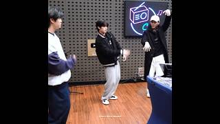 TEACHING YOUNG K LALALALA CHOREO