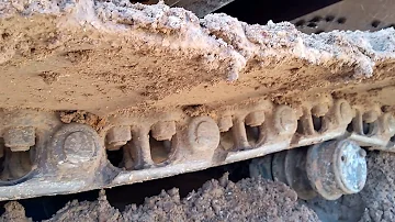 O que o operador deve fazer caso encontre problemas de desgaste na máquina?