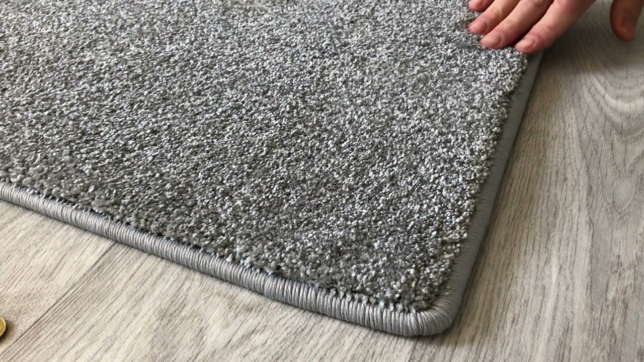 Tapis sur mesure épais et soyeux en polyamide de la gamme EQUATEUR disponible en plusieurs couleurs