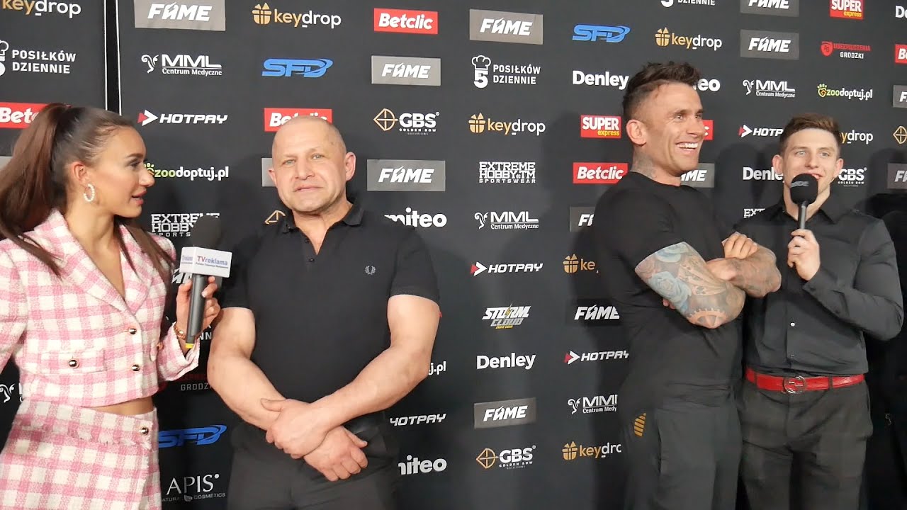 JACEK MURAŃSKI STOI OBOK TAŃCULI ZARAZ POLECI ŁOKIEĆ MAM ADRENALINĘ BĘDZIE SIĘ DZIAŁO