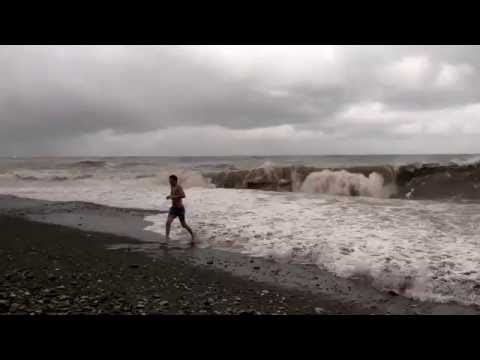 შტორმი შავ ზღვაზე. ბათუმი, 14.08.2016