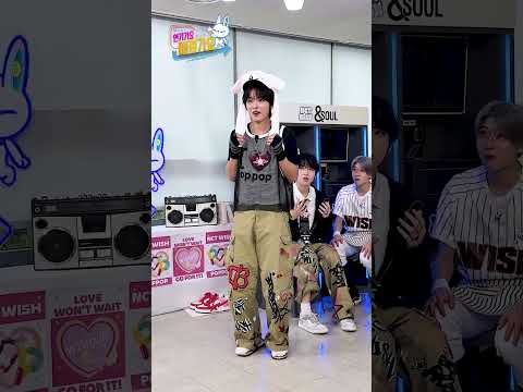 [선공개 #매점1열직캠] 리쿠 &amp;#39;머리 어깨 무릎 발&amp;#39; (<strong>RIKU</strong> FanCam) #인기가요끝나면매점가요
