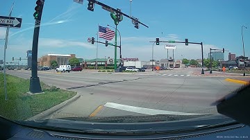Red Light Runner in Siouxer City Dash Cam Video