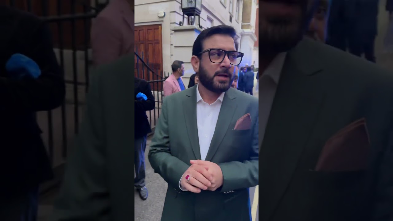 Supporters of PMLN and PTI clashed outside Avenfield apartments