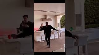 Black Coffee And Puff Diddy Link Up. Resimi