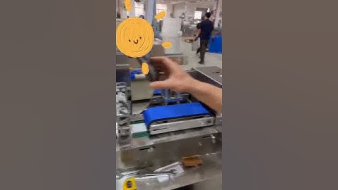 Single piece wet wipe tissue packing machine, pillow pack