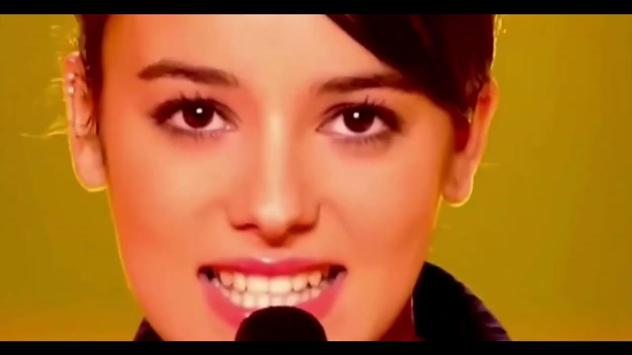 Певица поет на французском. Alizee. Alizee la. Ализе французская певица. Alizee Бонита.