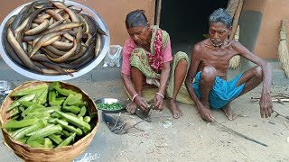 village old grandma & grandpa cooking small SNAKE HEAD fish curry with ladyfinger | rural life india