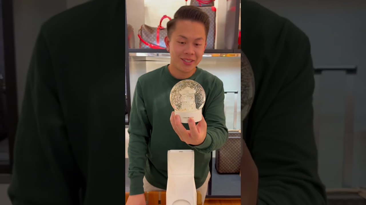 I love this snow globe! 